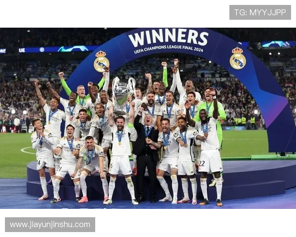 足球巨星背后的传奇故事与成长历程揭秘